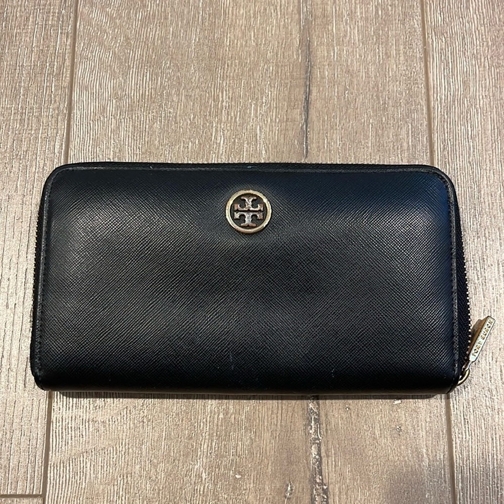 Tory Burch zipper wallet